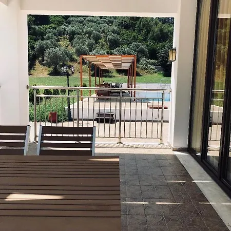 Wonderful Skiathos Two Bedroom Parisis Short Walk To Beachl Vilă *